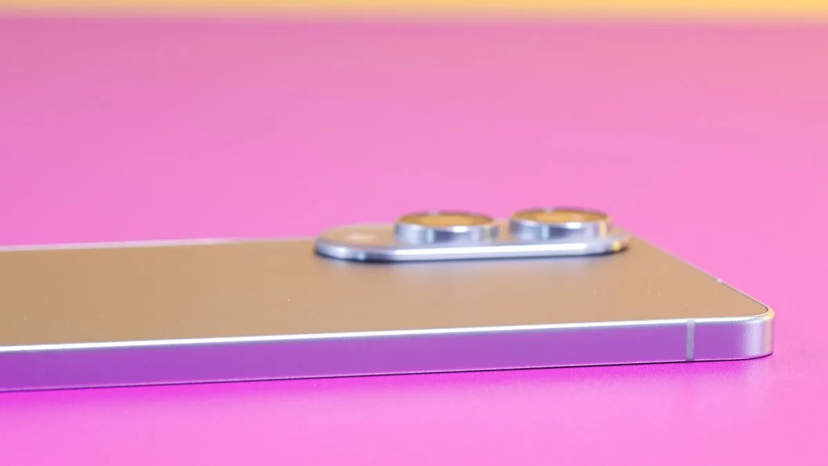 Desian Tipis S25 Edge